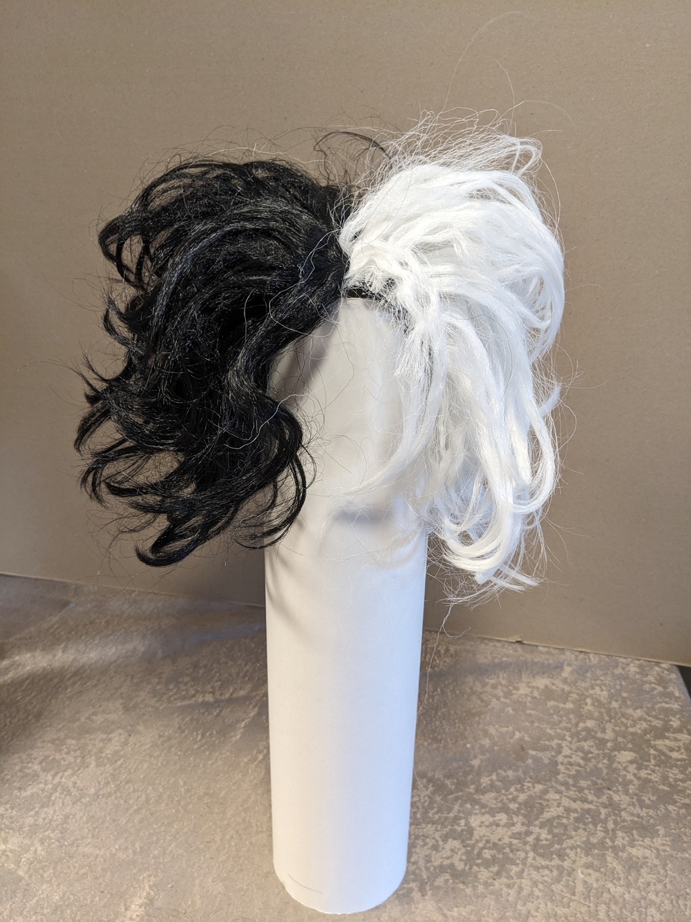 Rubie's Ms Spot/Cruella De Vil Black & White Two-Tone Wig OS 14+ - Picture 3 of 11